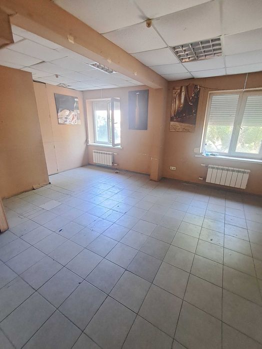 Приміщення під магазин-кафе, салон у Південному мкр-ні 53,7 кв.м.
