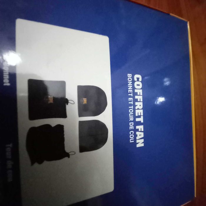 Gorro e Cofret BARCELONA FC NOVO Oficial Product com 25% de desconto