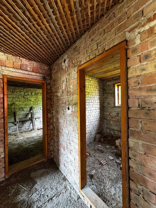 Продам будинок (незавершене будівництво) з земельною ділянкою 0.12 га