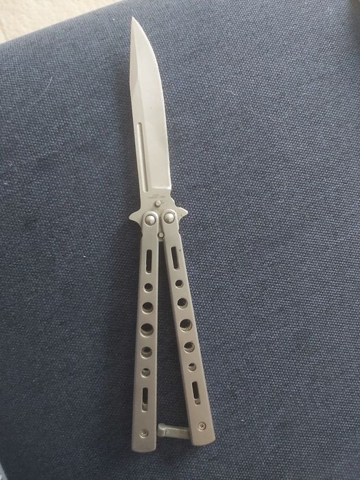 Нож бабочка продам