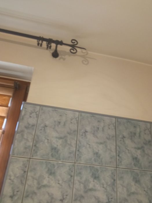 Wieszak karnisz mosiężny z żabkami kolor ciemnoniebieski