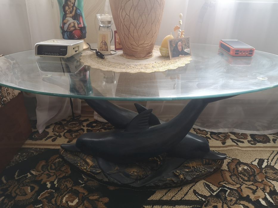 Столик журнальный.