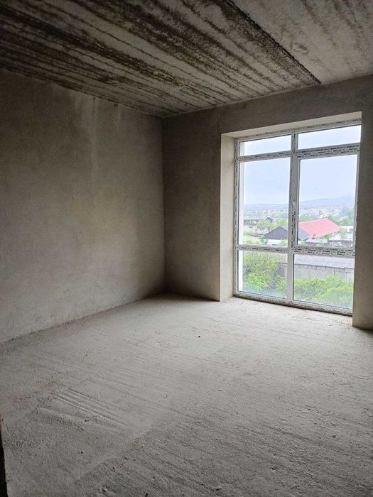 Продається 2-кімнатна квартира сирець в м. Надвірна, ЖК "Смарагд"