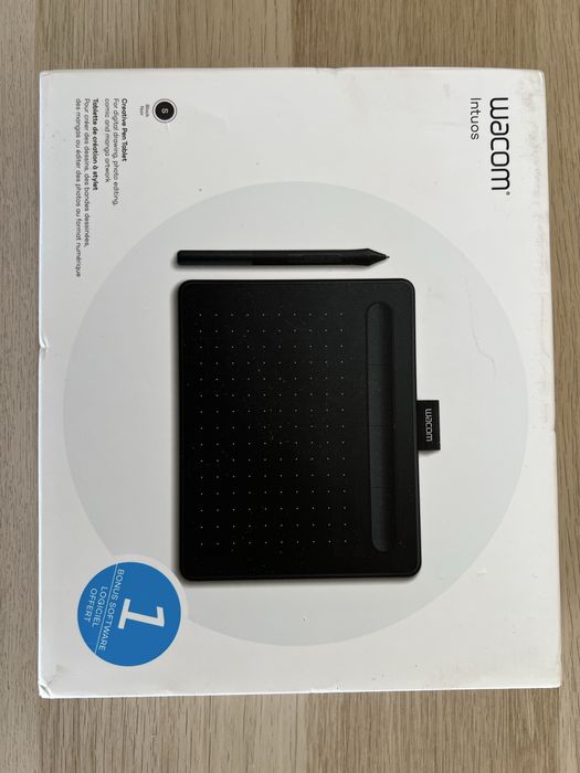 Wacom Intuos graphic tablet for design or photo editing64283923164289121