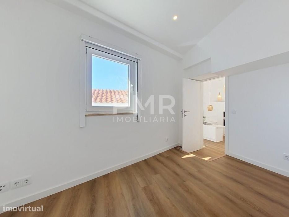 Moradia T2 Totalmente Remodelada em Caxias