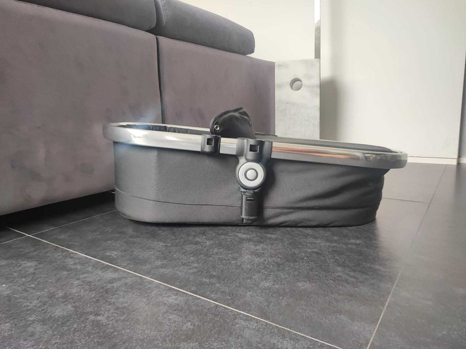 Carrinho de bebé + alcofa + ovo