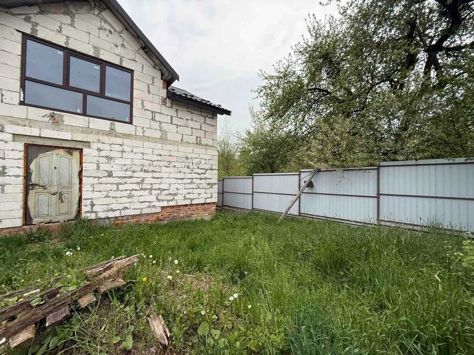 Продаж будинку в м.Самбір, село Ваньковичі. (25 сот.)ОГОРОДЖЕНИЙ.