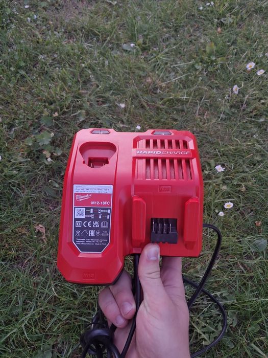 Ładowarka Millwauke