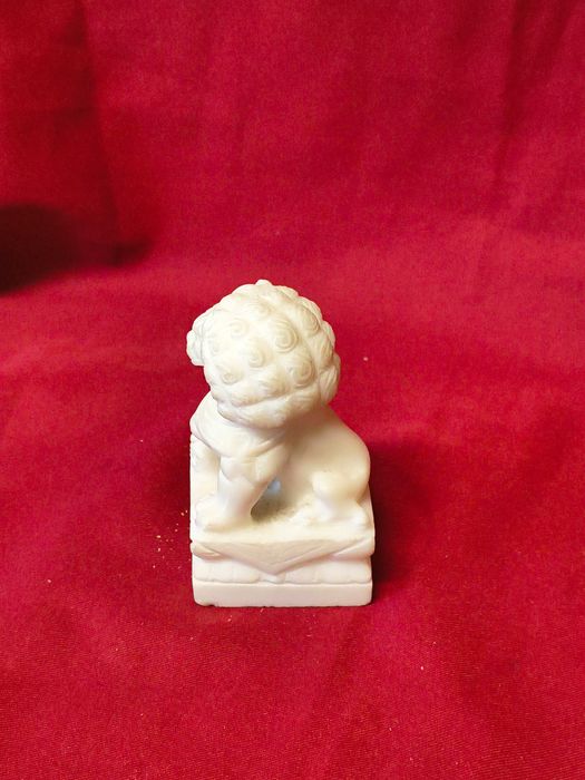 Foo Dog alabaster