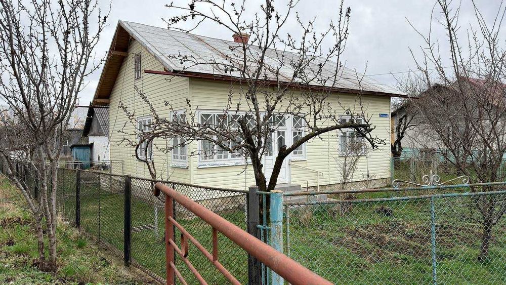 Будинок у Надвірній, вул. Богдана Хмельницького — 11 соток, газ, світло
