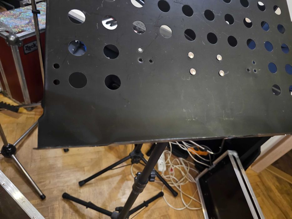 Стійки під клавіші. під ноти, мікрофонні... Стан відмінний. Нові. ...