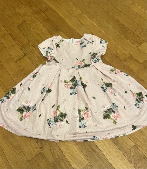 Нарядное детское платье с розами