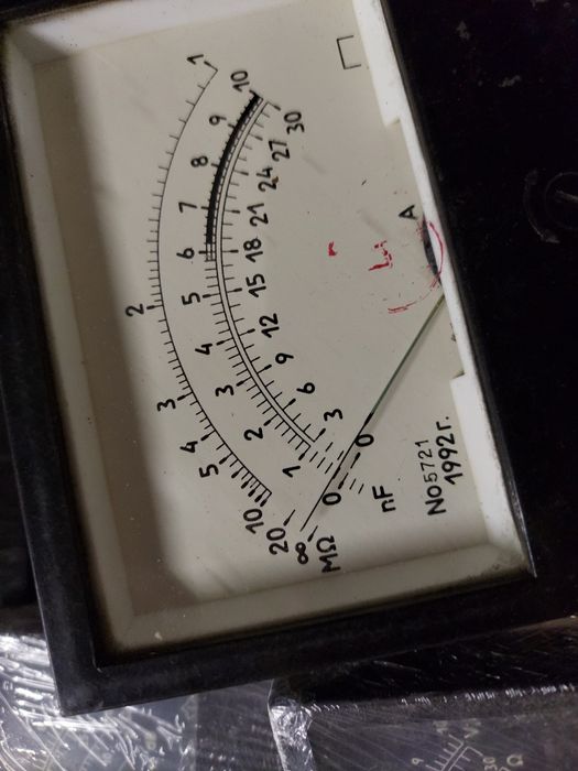 Вольтметры , амперметры , головки приборов ,  микроамперметры и т п .,