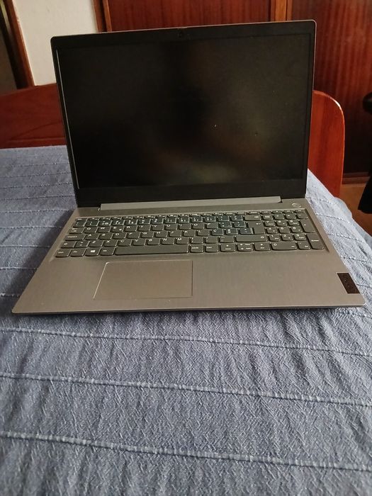 Vende-se Portátil Lenovo IdeaPad 3 15Iml05  - Avariado Para Peças  -Motherboard do Portátil Está Avariada