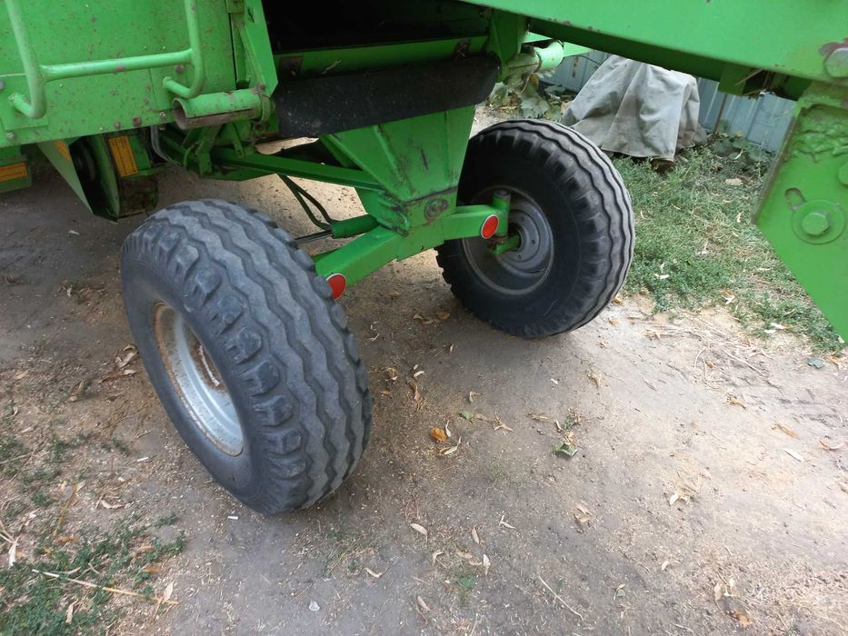 Продаю DEUTZ FAHR комбайн