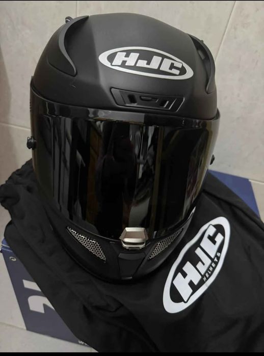 Capacete HJC -RPHA11 preto mate

Está  como novo ,na caixa com todos o
