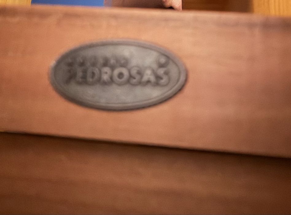 Comoda Pedrosa 102/43/77 de altura. Tampo em marmore 117-48 cm