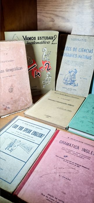 Lote de livros escolares antigos