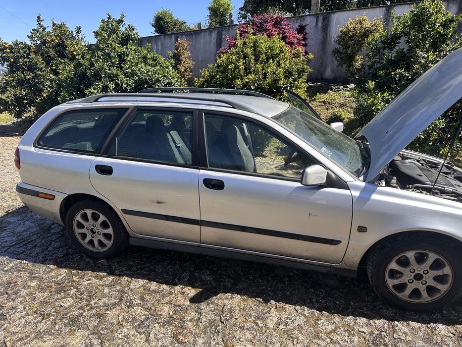 Volvo v40 cinzento