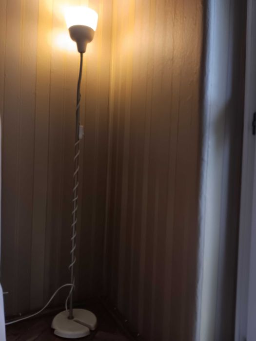 Żyrandole, lampy stojące