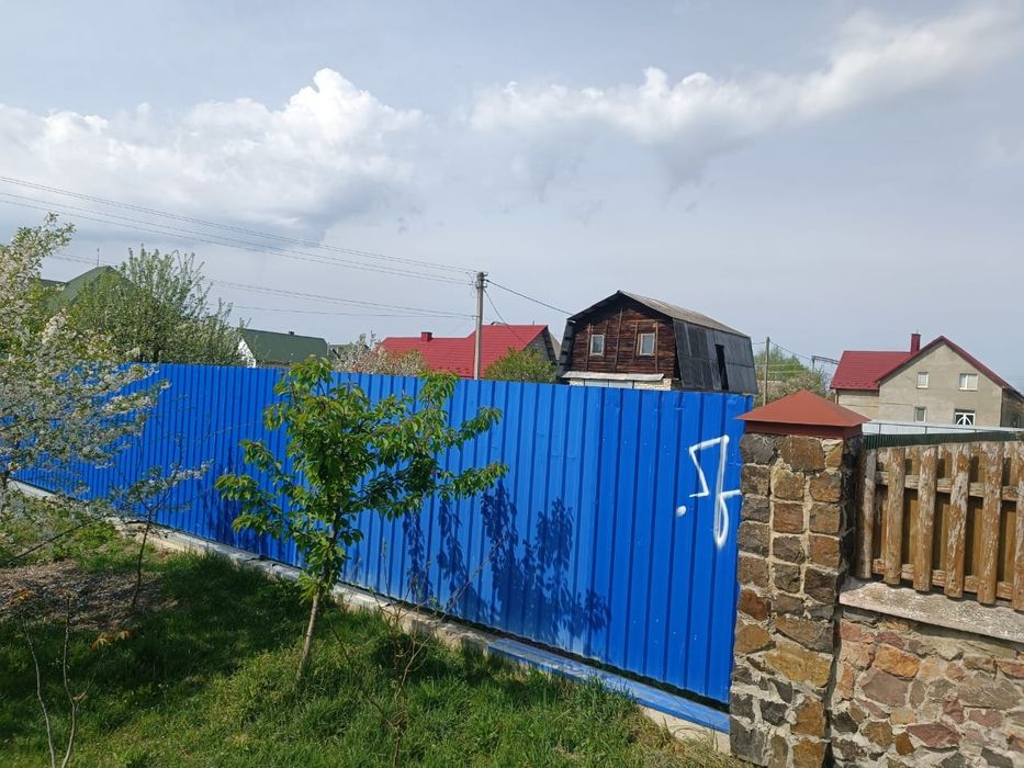 Земельна ділянка та будинок