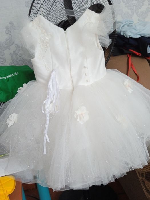 Нова святкова сукня 2-3 рочки