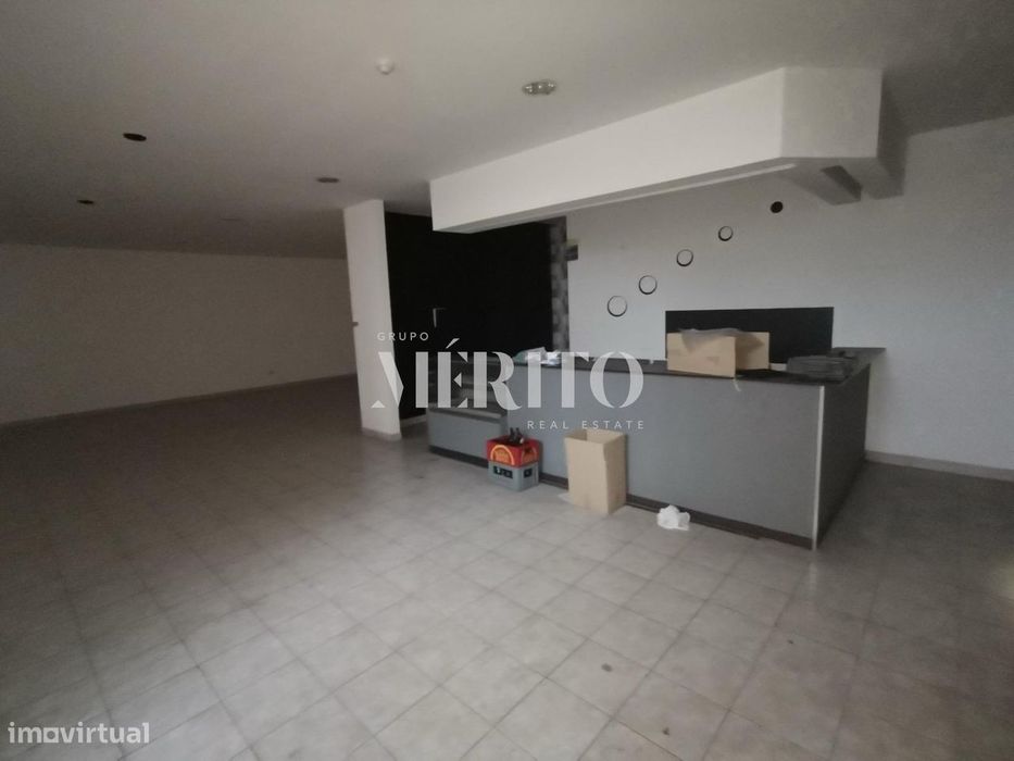Loja em Santo Tirso com 278 m2