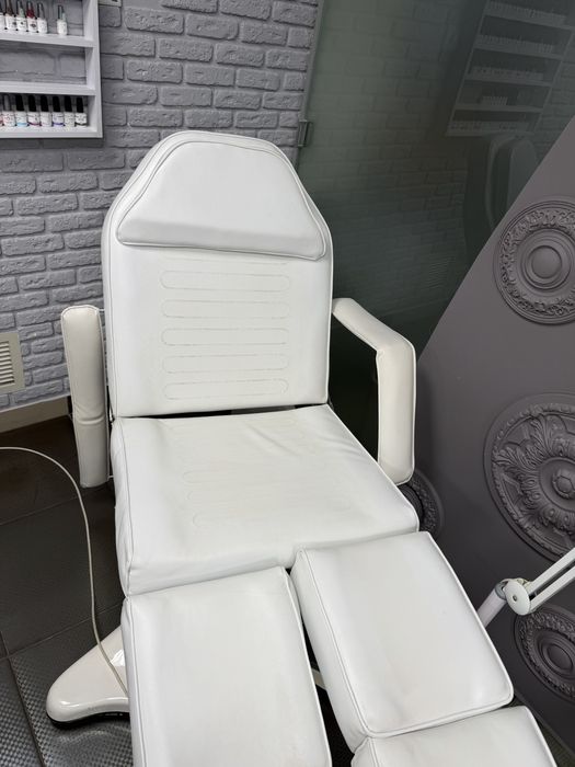 Педикюрна/косметологічна/масажна кушетка