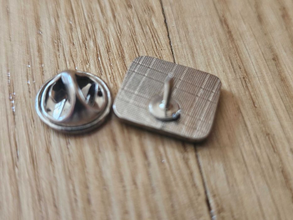 Metalowe przypinki. Nowe. PIN s, 600 sztuk
