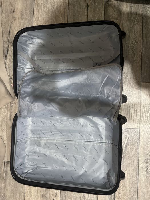 Валіза  супер GRAVITT