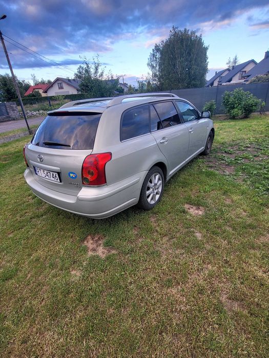 Sprzedam toyota avensis