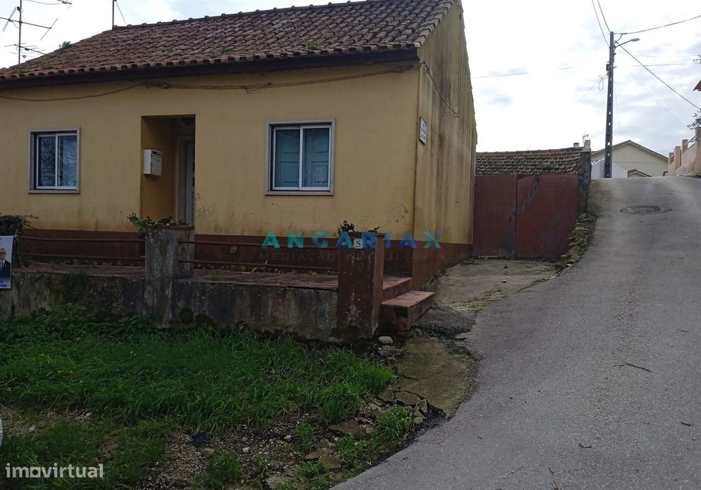 ANG1545 - Moradia T3 para Venda em Batalha
