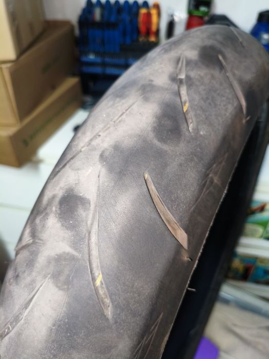 Pneu Bridgestone Battlax Hypersport S21 - 120/70/17