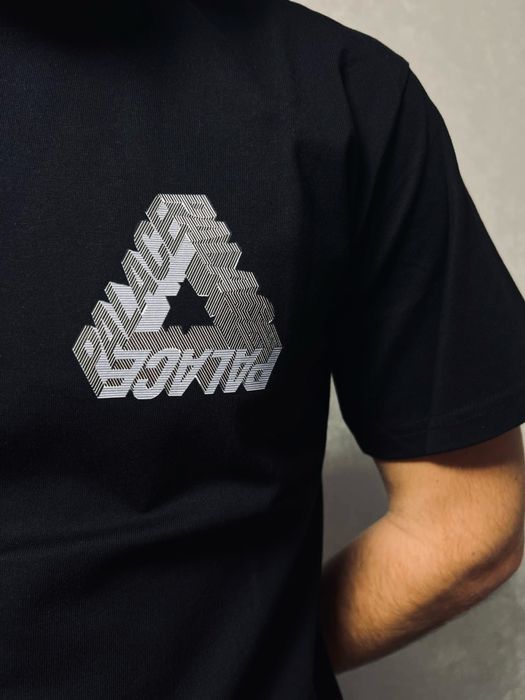 Чорна футболка PALACE