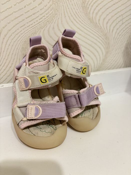 Босоніжки для дівчинки