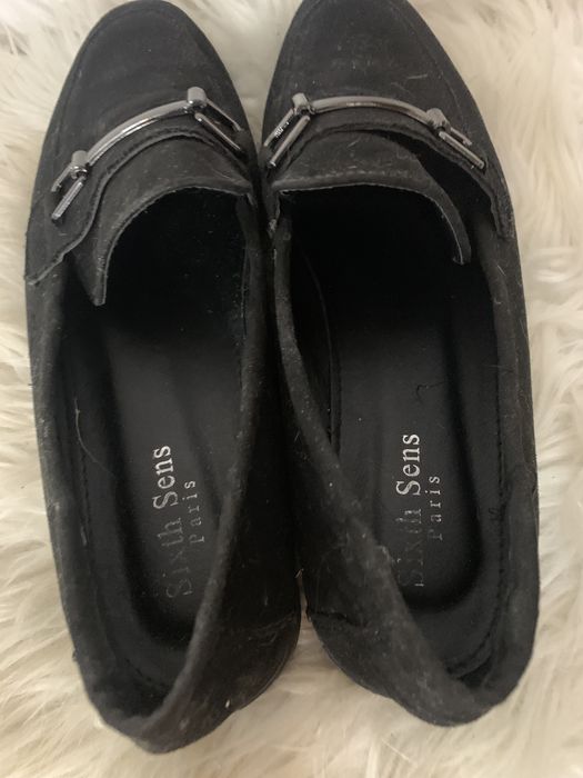 Buty na płaskim obcasie