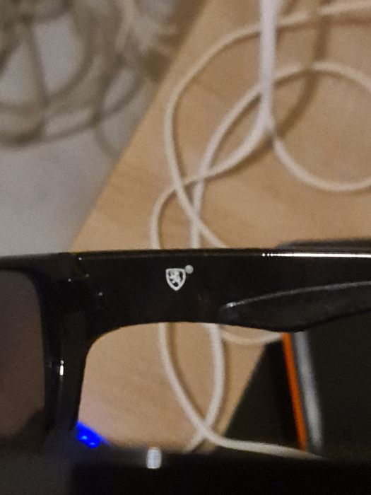 Vendo oculos Ferrari