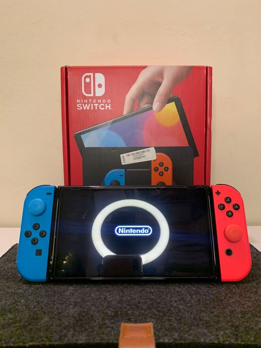Nintendo Switch OLED + Comando Subsonic + Jogos + Estojo de Transporte (Como Nova)