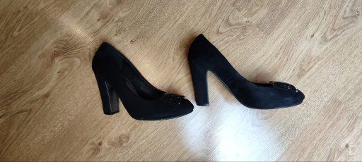 Półbuty w rozmiarze 36.