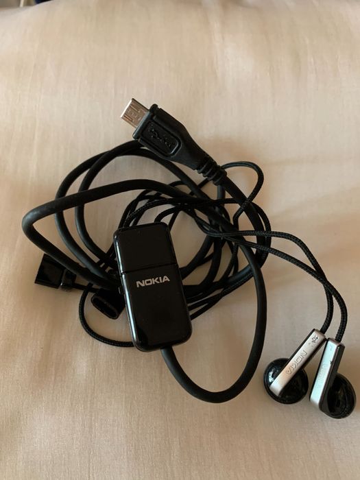 Наушники для телефона ,разные.