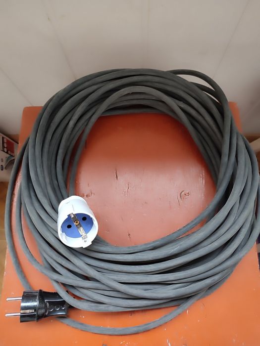 Подовжувач з розеткою і вилкою. Довжина 25 м . Кабель   КГ  2* 1,5