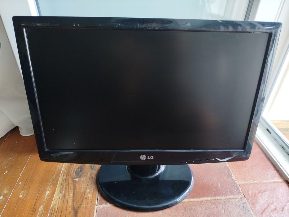 Монитор LG Flatron W1943C-PF 18.5" — нерабочий, на запчасти