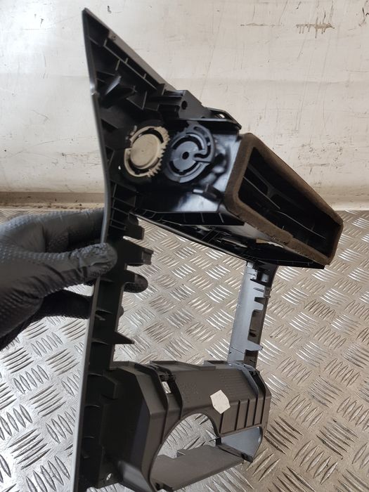 Konsola Środkowa 331985437 Kratki Nawiewu Opel Astra Iii H Gtc 05R-