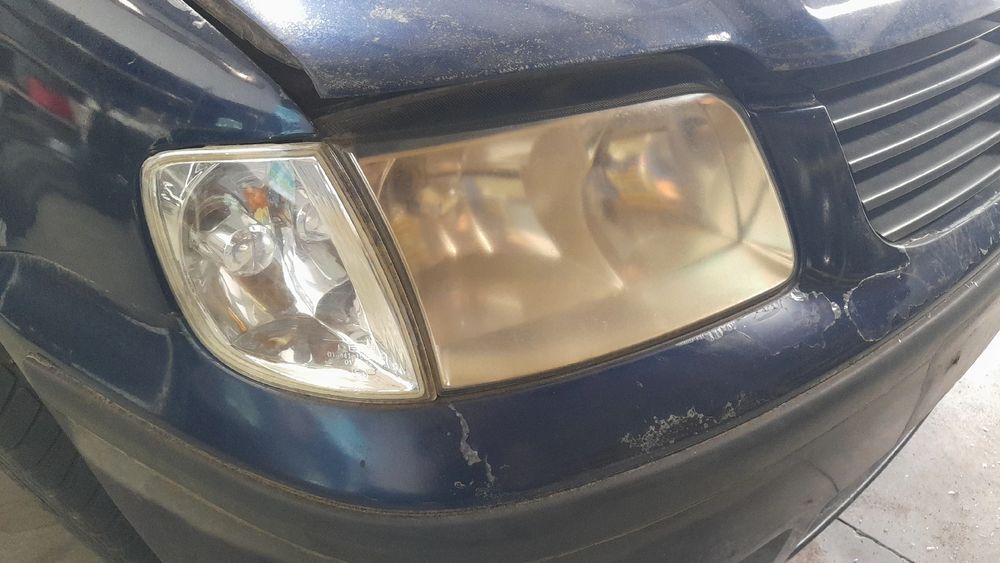 Ótica / farol direita VOLKSWAGEN Polo (6N)