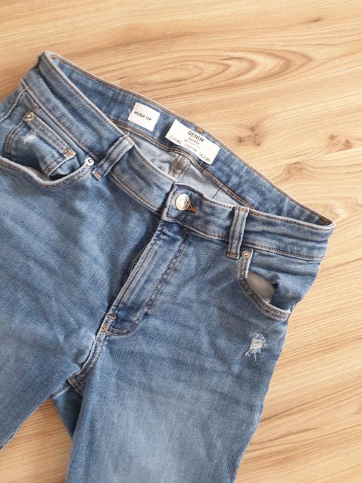 Jeansy z dziurami Breshka Denim rozm 38
