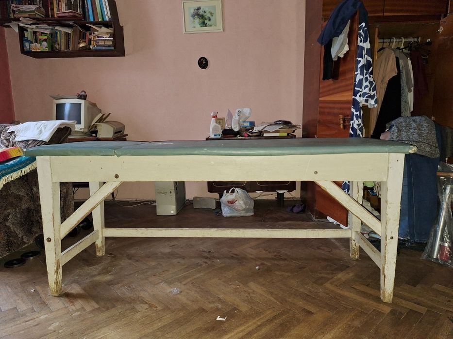 Кушетка дерев'яна