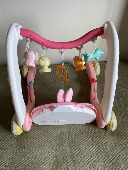 Ginasio de atividades para bebes com piano e tapete