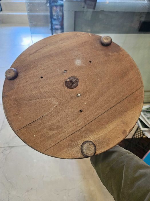 Coluna de madeira maciça para colocar vasos