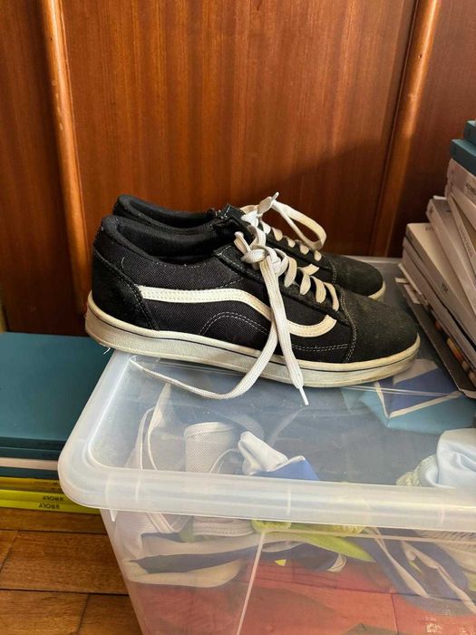 Sapatilhas Tenis pretas e brancas Vans tipo sapato em bom estado