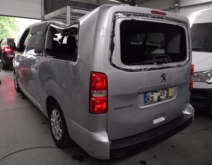 Peugeot Traveller  9 lugares